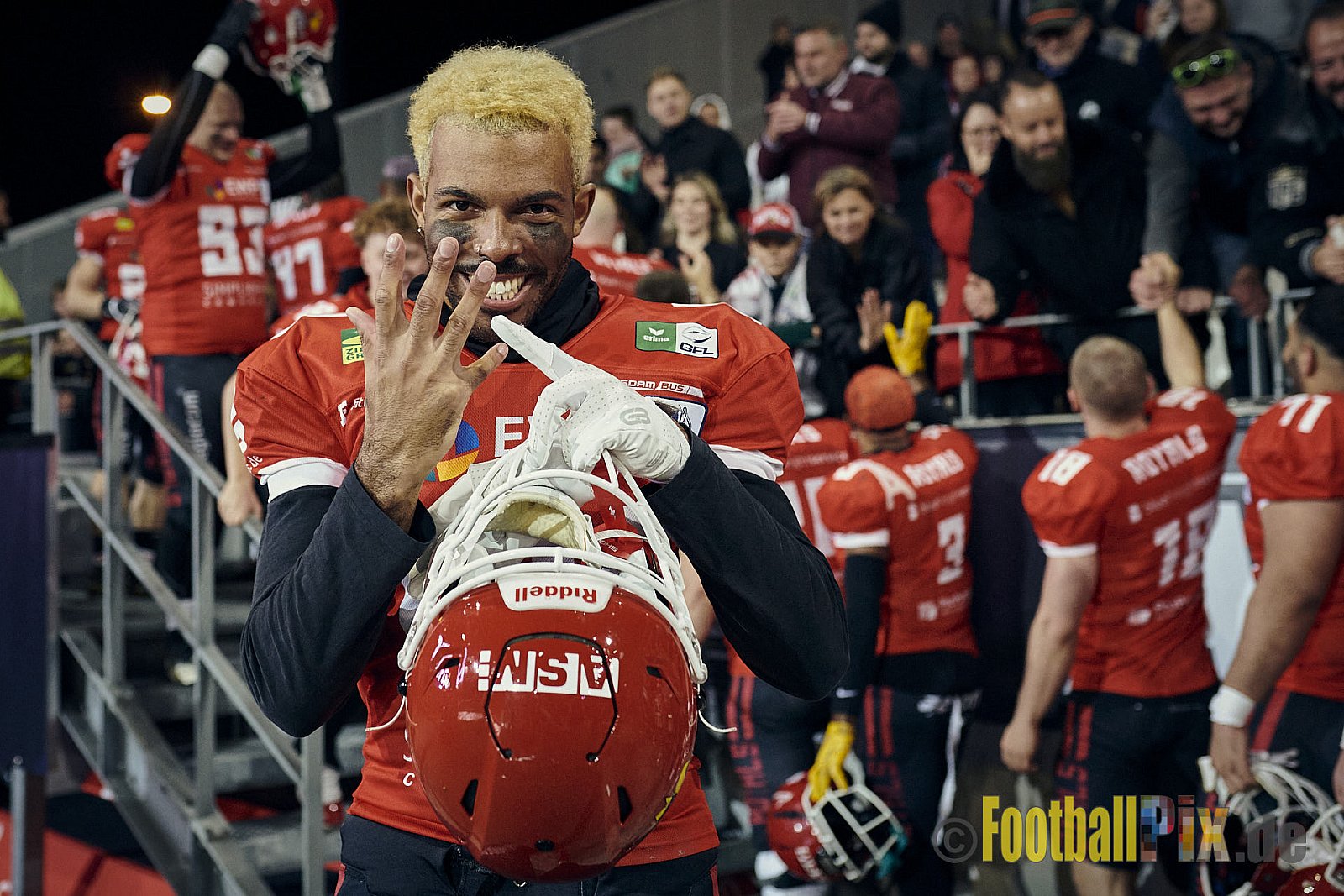 ERIMA GFL Bowl 2023 Potsdam Royals vs. Schwäbisch Hall Unicorns am 14.10.2023 im Stadion Hafenstraße, 45356 Essen. Die Potsdam Royals sind zum ersten Mal Deutscher Meister mit einem Punkte Endstand von 34 : 7. 
Bildnummer: 2023-10-14_1055 - GflBowl2023SchwaebischHallUnicornsVsPotsdamRoyals