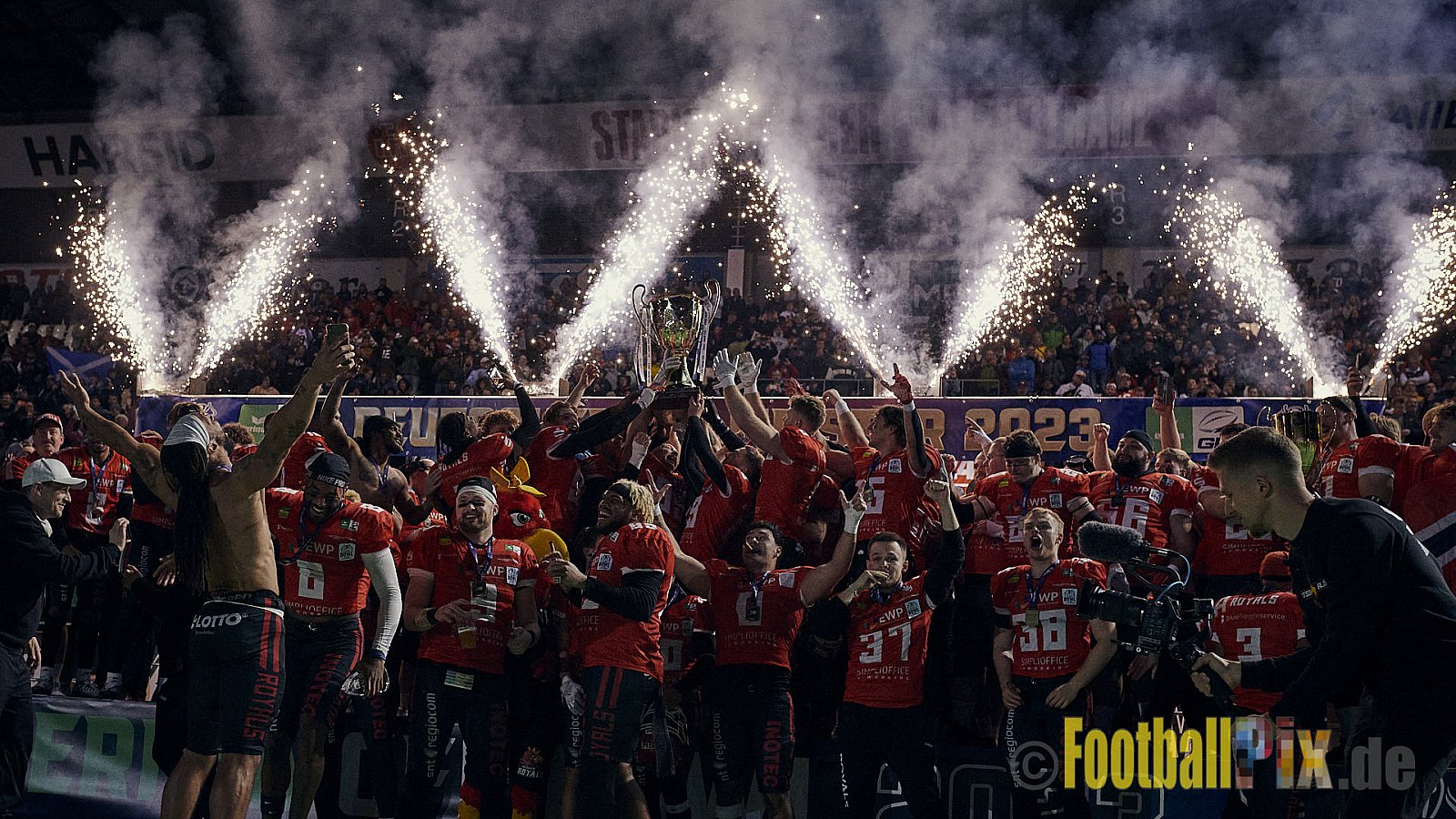 ERIMA GFL Bowl 2023 Potsdam Royals vs. Schwäbisch Hall Unicorns am 14.10.2023 im Stadion Hafenstraße, 45356 Essen. Die Potsdam Royals sind zum ersten Mal Deutscher Meister mit einem Punkte Endstand von 34 : 7. 
Bildnummer: 2023-10-14_1288 - GflBowl2023SchwaebischHallUnicornsVsPotsdamRoyals