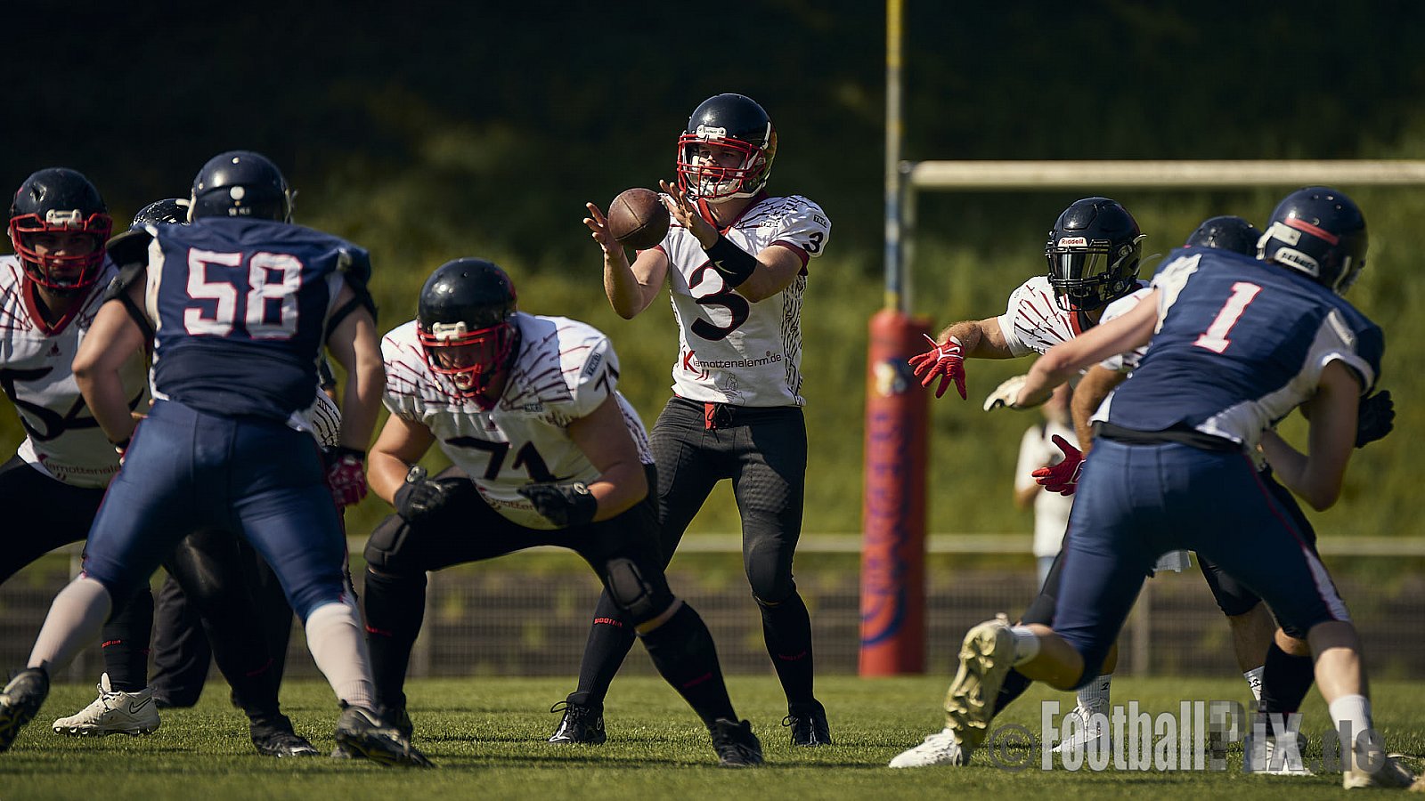 AFCV Verbandsliga NRW Season 2024 Recklinghausen Chargers vs. Siegen Sentinels am 24.08.2024 im Stadion Hohenhorst, Recklinghausen, Punkte Endstand 4 : 7.
[Bildnummer: 2024-08-24_0151] - RecklinghausenChargersVsSiegenSentinels