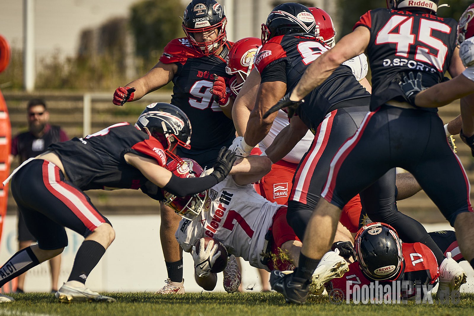 GFL2 Season 2024 Düsseldorf Panther vs. Lübeck Cougars am 31.08.2024 im Bezirks Sportanlage Benrath, Nürnberger Straße, Benrath, Stadtbezirk 9, Dusseldorf, North Rhine-Westphalia, 40599, Germany. Punkte Endstand 16 : 10. - DPantherVsLuebeckCougars