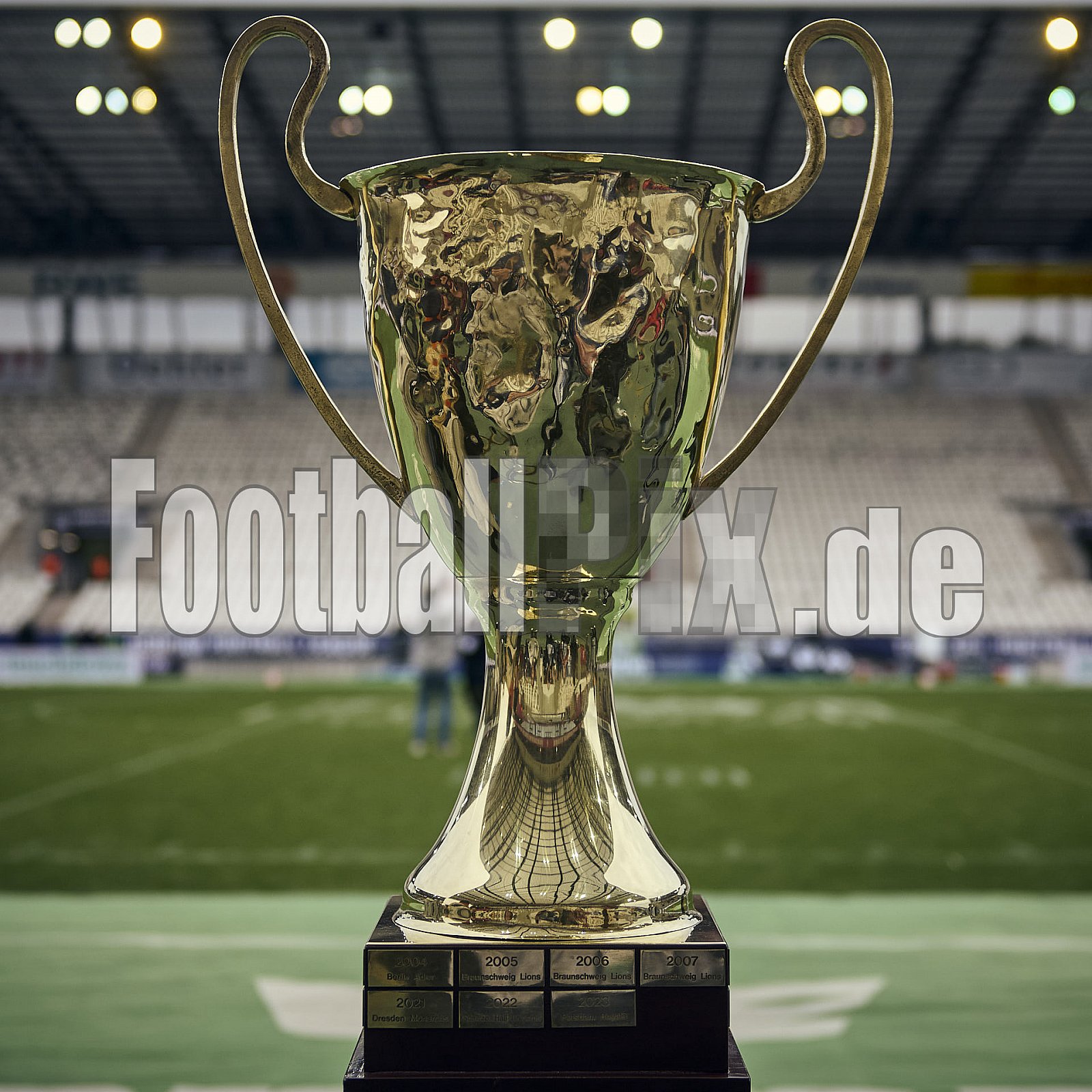 GFL Bowl | Potsdam Royals vs. Dresden Monarchs | 12.10.2024 | Stadion an der Hafenstraße, 97A, Hafenstraße, Vogelheim, Stadtbezirk V, Essen, North Rhine-Westphalia, 45356, Germany | Punkte Endstand 27 : 21 | Bildnummer: 2024-10-12_0001 - GFLBowl2024PotsdamRoyalsVsDresdenMonarchs