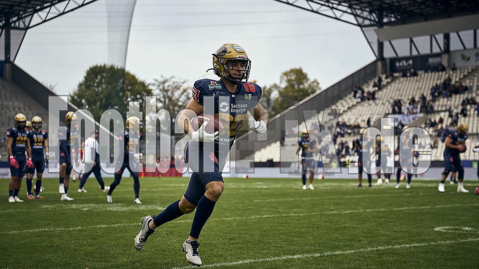 GFL Bowl | Potsdam Royals vs. Dresden Monarchs | 12.10.2024 | Stadion an der Hafenstraße, 97A, Hafenstraße, Vogelheim, Stadtbezirk V, Essen, North Rhine-Westphalia, 45356, Germany | Punkte Endstand 27 : 21 | Bildnummer: 2024-10-12_0018 - GFLBowl2024PotsdamRoyalsVsDresdenMonarchs