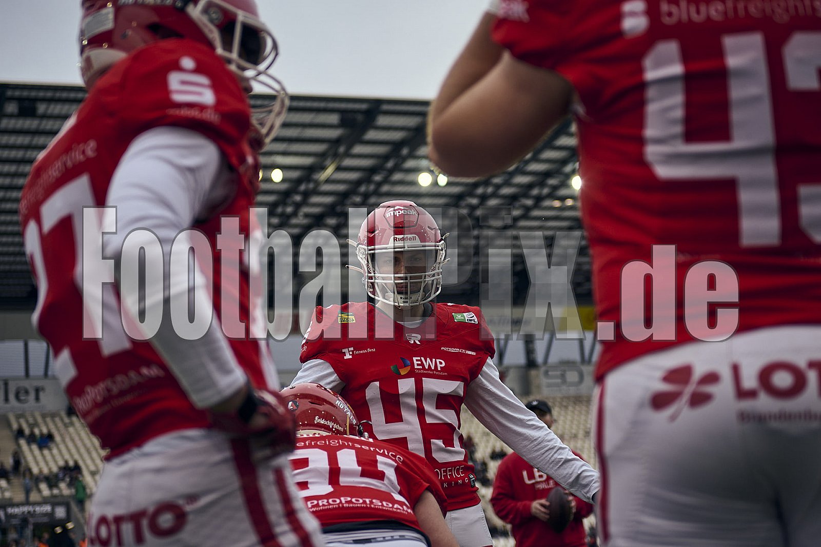 GFL Bowl | Potsdam Royals vs. Dresden Monarchs | 12.10.2024 | Stadion an der Hafenstraße, 97A, Hafenstraße, Vogelheim, Stadtbezirk V, Essen, North Rhine-Westphalia, 45356, Germany | Punkte Endstand 27 : 21 | Bildnummer: 2024-10-12_0059 - GFLBowl2024PotsdamRoyalsVsDresdenMonarchs