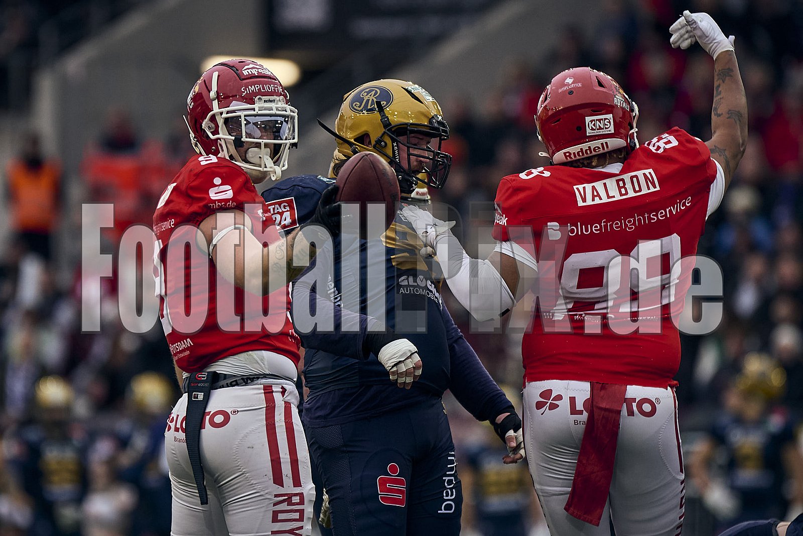 GFL Bowl | Potsdam Royals vs. Dresden Monarchs | 12.10.2024 | Stadion an der Hafenstraße, 97A, Hafenstraße, Vogelheim, Stadtbezirk V, Essen, North Rhine-Westphalia, 45356, Germany | Punkte Endstand 27 : 21 | Bildnummer: 2024-10-12_0253 - GFLBowl2024PotsdamRoyalsVsDresdenMonarchs