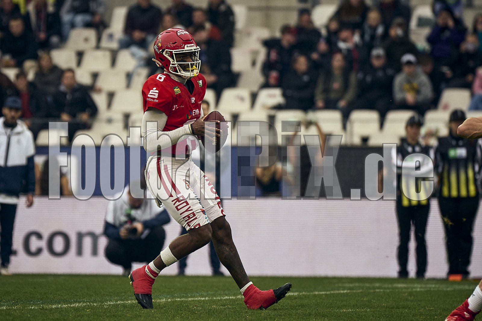 GFL Bowl | Potsdam Royals vs. Dresden Monarchs | 12.10.2024 | Stadion an der Hafenstraße, 97A, Hafenstraße, Vogelheim, Stadtbezirk V, Essen, North Rhine-Westphalia, 45356, Germany | Punkte Endstand 27 : 21 | Bildnummer: 2024-10-12_0283 - GFLBowl2024PotsdamRoyalsVsDresdenMonarchs