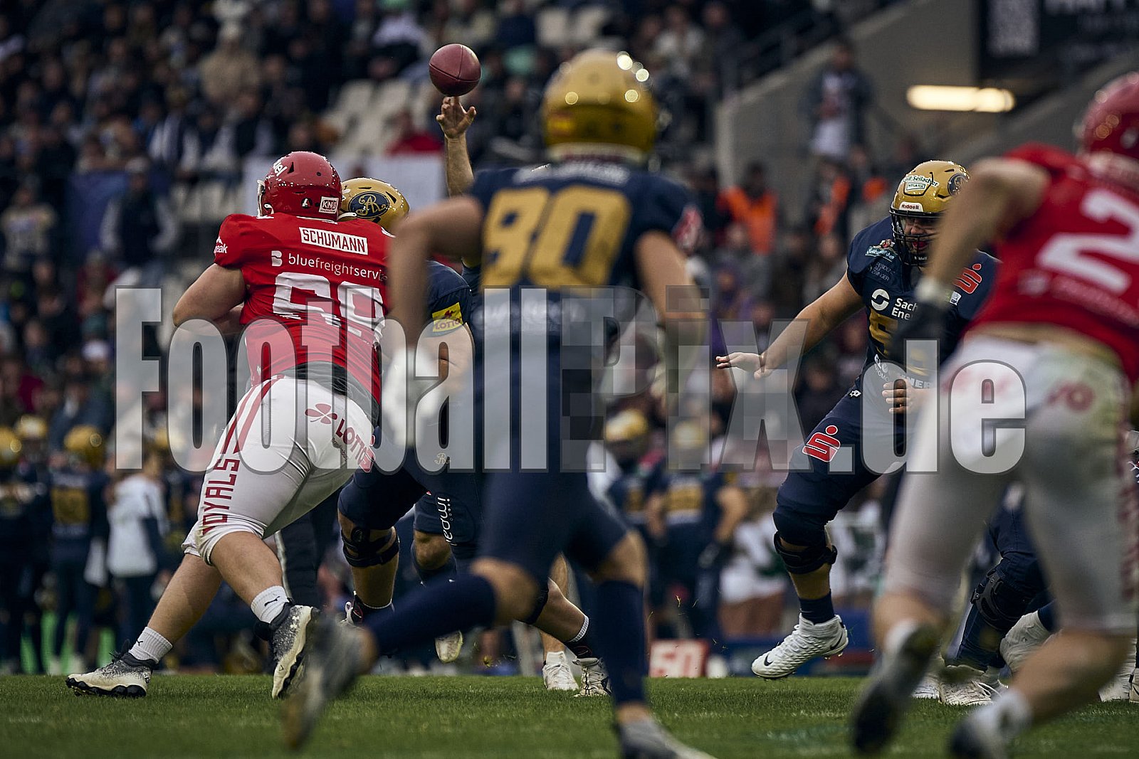 GFL Bowl | Potsdam Royals vs. Dresden Monarchs | 12.10.2024 | Stadion an der Hafenstraße, 97A, Hafenstraße, Vogelheim, Stadtbezirk V, Essen, North Rhine-Westphalia, 45356, Germany | Punkte Endstand 27 : 21 | Bildnummer: 2024-10-12_0379 - GFLBowl2024PotsdamRoyalsVsDresdenMonarchs