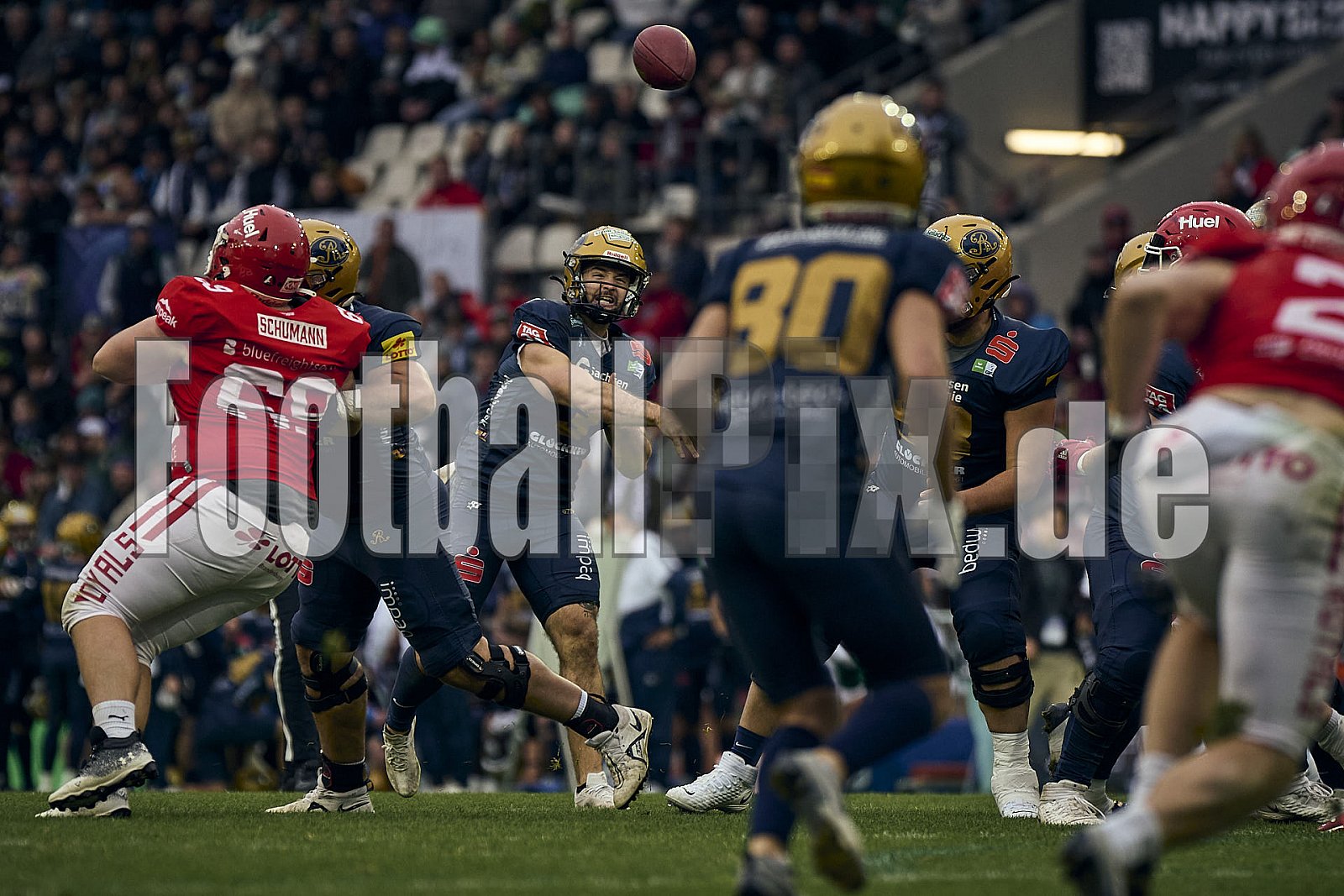 GFL Bowl | Potsdam Royals vs. Dresden Monarchs | 12.10.2024 | Stadion an der Hafenstraße, 97A, Hafenstraße, Vogelheim, Stadtbezirk V, Essen, North Rhine-Westphalia, 45356, Germany | Punkte Endstand 27 : 21 | Bildnummer: 2024-10-12_0380 - GFLBowl2024PotsdamRoyalsVsDresdenMonarchs