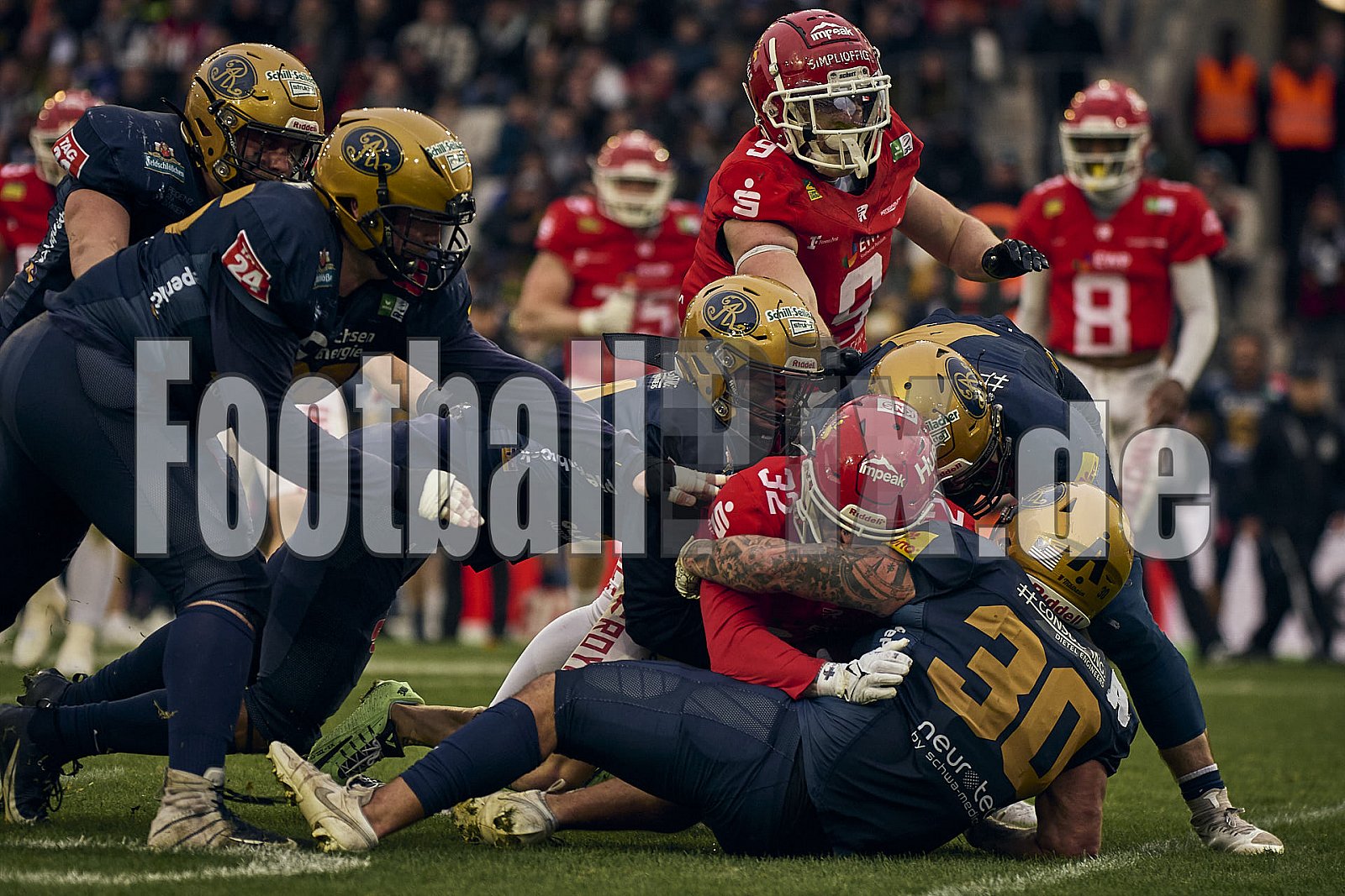 GFL Bowl | Potsdam Royals vs. Dresden Monarchs | 12.10.2024 | Stadion an der Hafenstraße, 97A, Hafenstraße, Vogelheim, Stadtbezirk V, Essen, North Rhine-Westphalia, 45356, Germany | Punkte Endstand 27 : 21 | Bildnummer: 2024-10-12_0436 - GFLBowl2024PotsdamRoyalsVsDresdenMonarchs