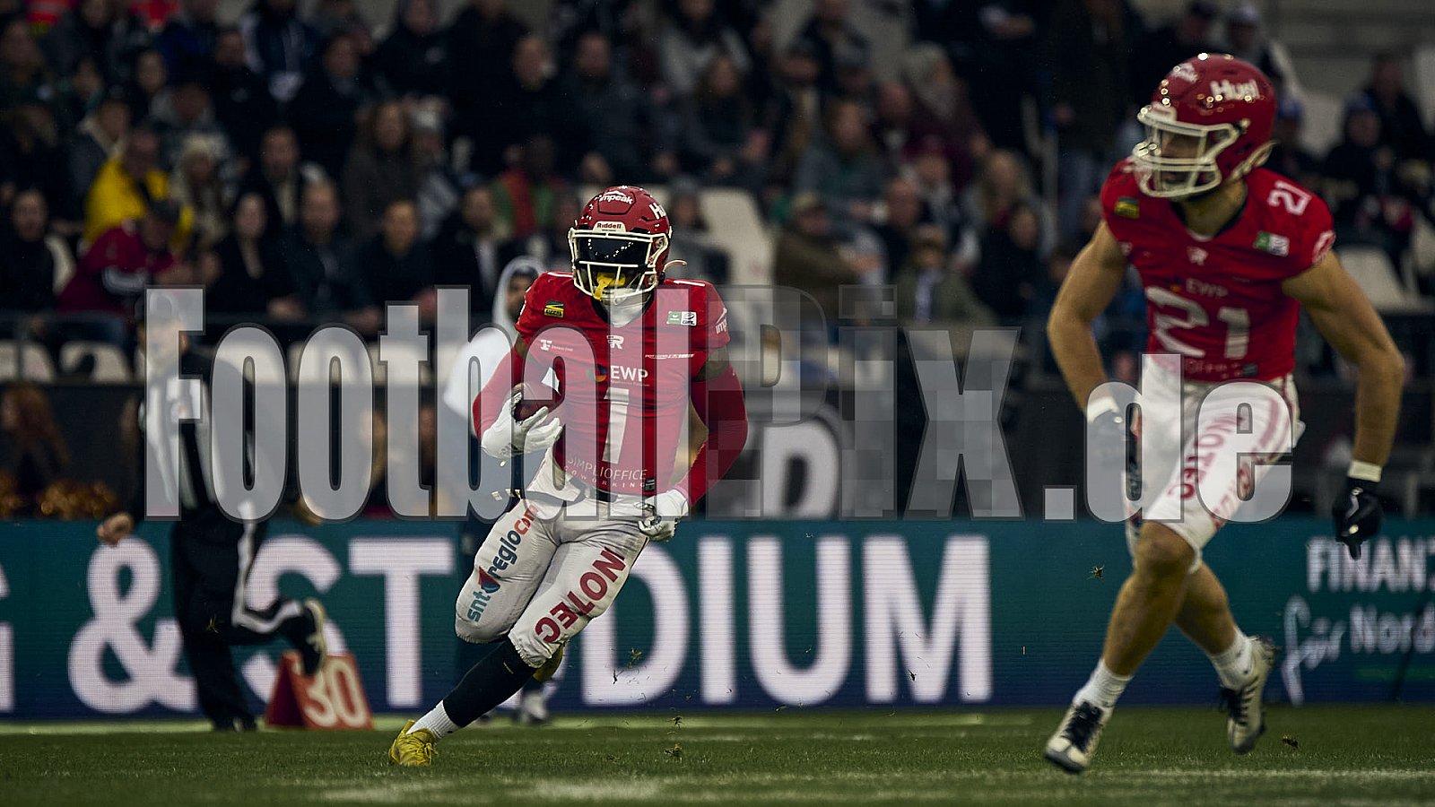 GFL Bowl | Potsdam Royals vs. Dresden Monarchs | 12.10.2024 | Stadion an der Hafenstraße, 97A, Hafenstraße, Vogelheim, Stadtbezirk V, Essen, North Rhine-Westphalia, 45356, Germany | Punkte Endstand 27 : 21 | Bildnummer: 2024-10-12_0504 - GFLBowl2024PotsdamRoyalsVsDresdenMonarchs