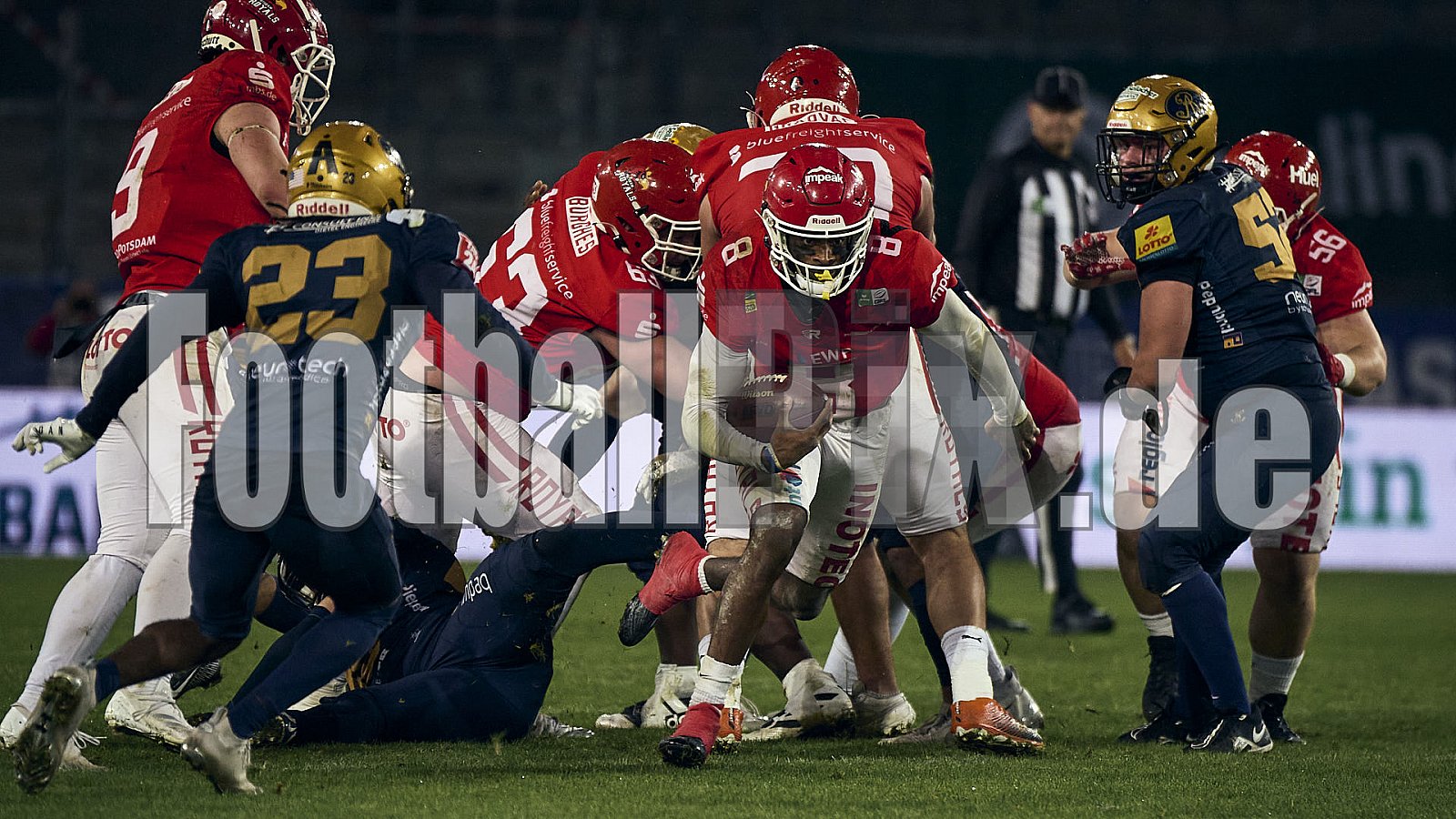 GFL Bowl | Potsdam Royals vs. Dresden Monarchs | 12.10.2024 | Stadion an der Hafenstraße, 97A, Hafenstraße, Vogelheim, Stadtbezirk V, Essen, North Rhine-Westphalia, 45356, Germany | Punkte Endstand 27 : 21 | Bildnummer: 2024-10-12_0738 - GFLBowl2024PotsdamRoyalsVsDresdenMonarchs