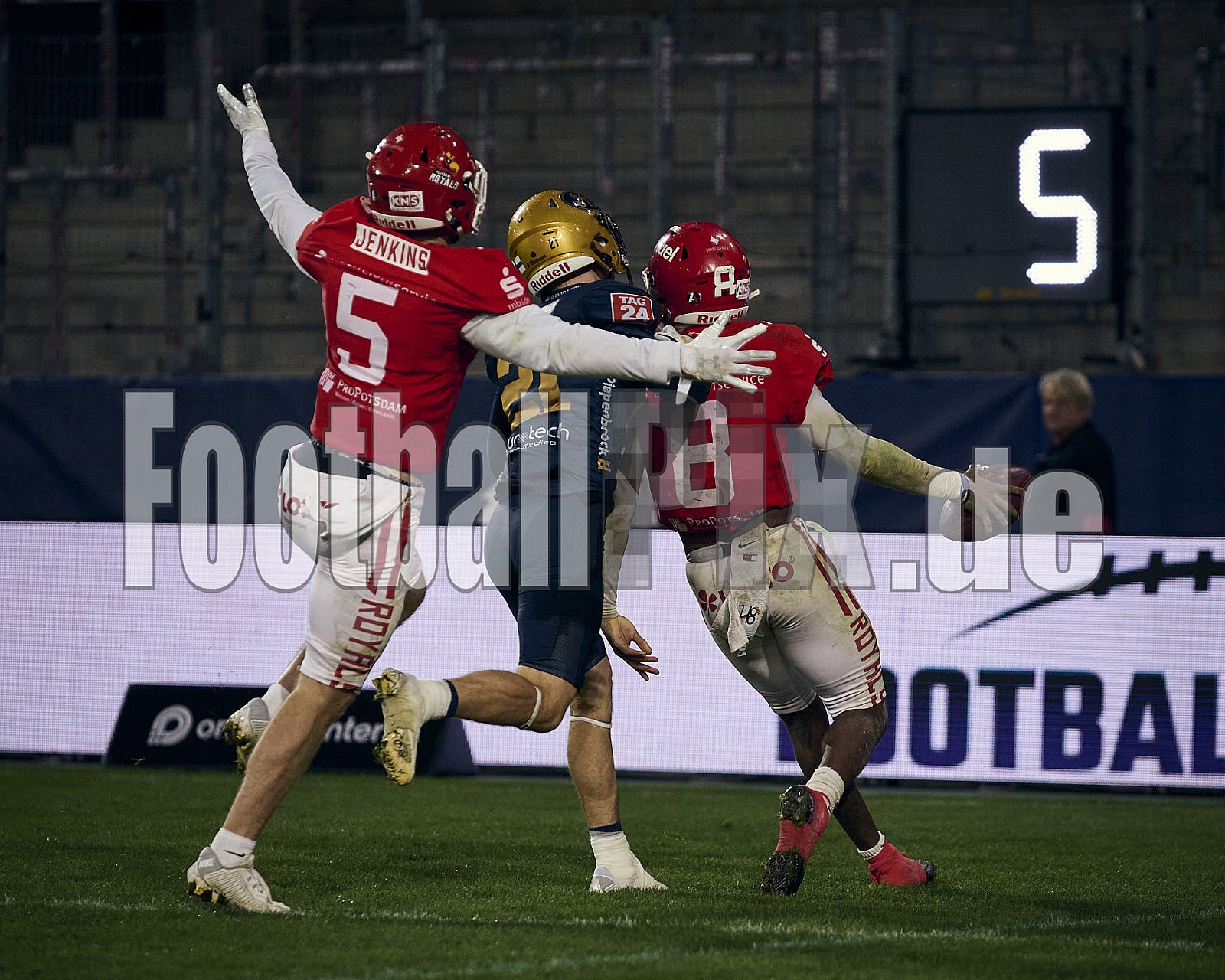 GFL Bowl | Potsdam Royals vs. Dresden Monarchs | 12.10.2024 | Stadion an der Hafenstraße, 97A, Hafenstraße, Vogelheim, Stadtbezirk V, Essen, North Rhine-Westphalia, 45356, Germany | Punkte Endstand 27 : 21 | Bildnummer: 2024-10-12_0763 - GFLBowl2024PotsdamRoyalsVsDresdenMonarchs