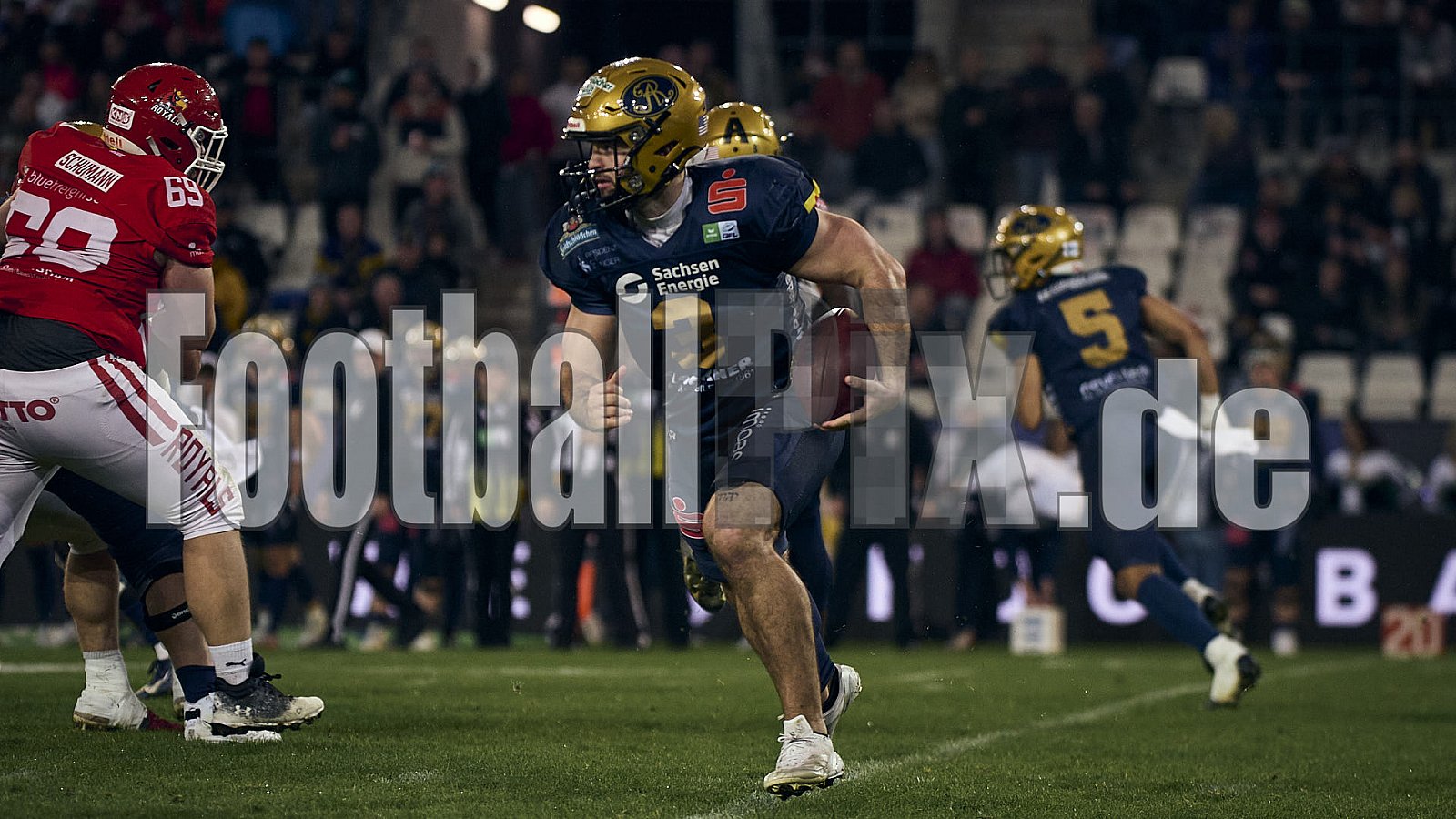 GFL Bowl | Potsdam Royals vs. Dresden Monarchs | 12.10.2024 | Stadion an der Hafenstraße, 97A, Hafenstraße, Vogelheim, Stadtbezirk V, Essen, North Rhine-Westphalia, 45356, Germany | Punkte Endstand 27 : 21 | Bildnummer: 2024-10-12_0807 - GFLBowl2024PotsdamRoyalsVsDresdenMonarchs