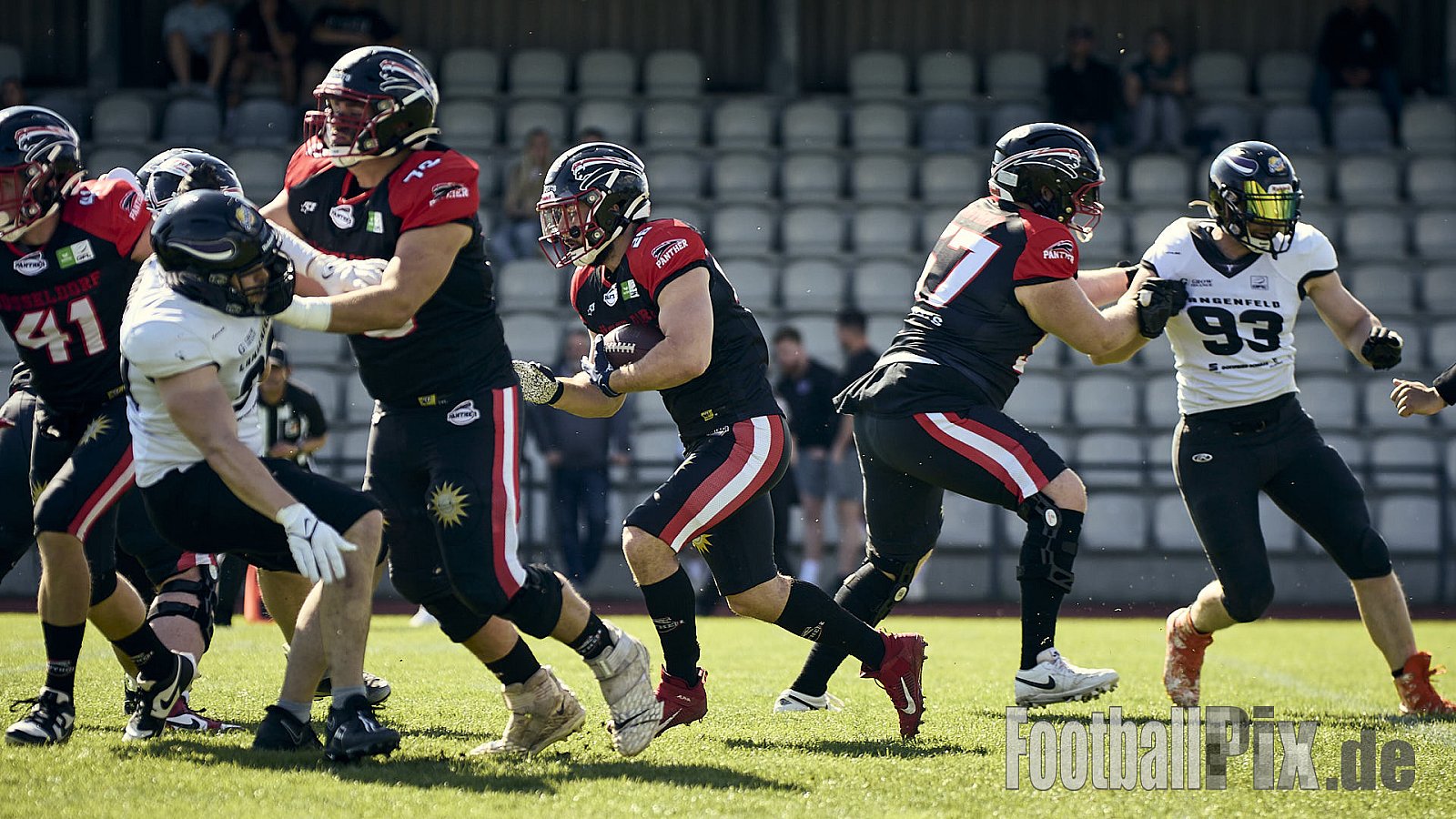 GFL | Merkur Bowl Düsseldorf Panther vs. Langenfeld Longhorns | 26.04.2025 |  | Punkte Endstand 34 : 06 | Bildnummer: 2025-04-26_0152 - MerkurBowlDPantherVsLagenfeldLonghorns
