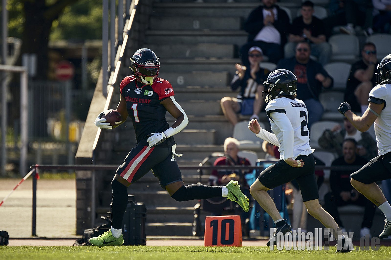 GFL | Merkur Bowl Düsseldorf Panther vs. Langenfeld Longhorns | 26.04.2025 |  | Punkte Endstand 34 : 06 | Bildnummer: 2025-04-26_0200 - MerkurBowlDPantherVsLagenfeldLonghorns