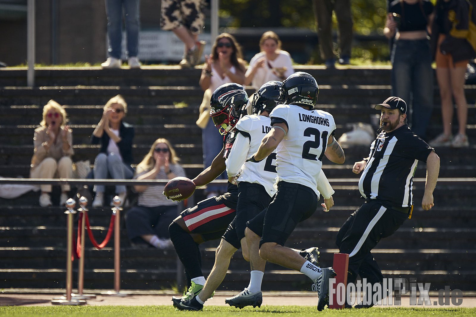 GFL | Merkur Bowl Düsseldorf Panther vs. Langenfeld Longhorns | 26.04.2025 |  | Punkte Endstand 34 : 06 | Bildnummer: 2025-04-26_0203 - MerkurBowlDPantherVsLagenfeldLonghorns