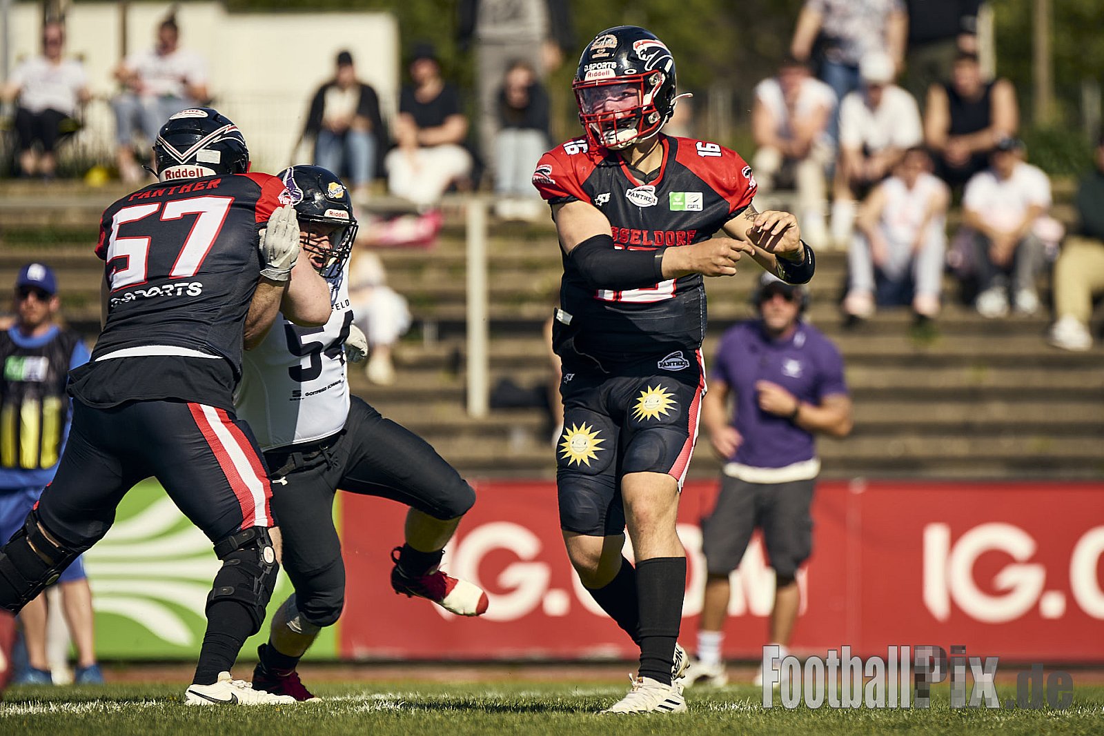 GFL | Merkur Bowl Düsseldorf Panther vs. Langenfeld Longhorns | 26.04.2025 |  | Punkte Endstand 34 : 06 | Bildnummer: 2025-04-26_0268 - MerkurBowlDPantherVsLagenfeldLonghorns