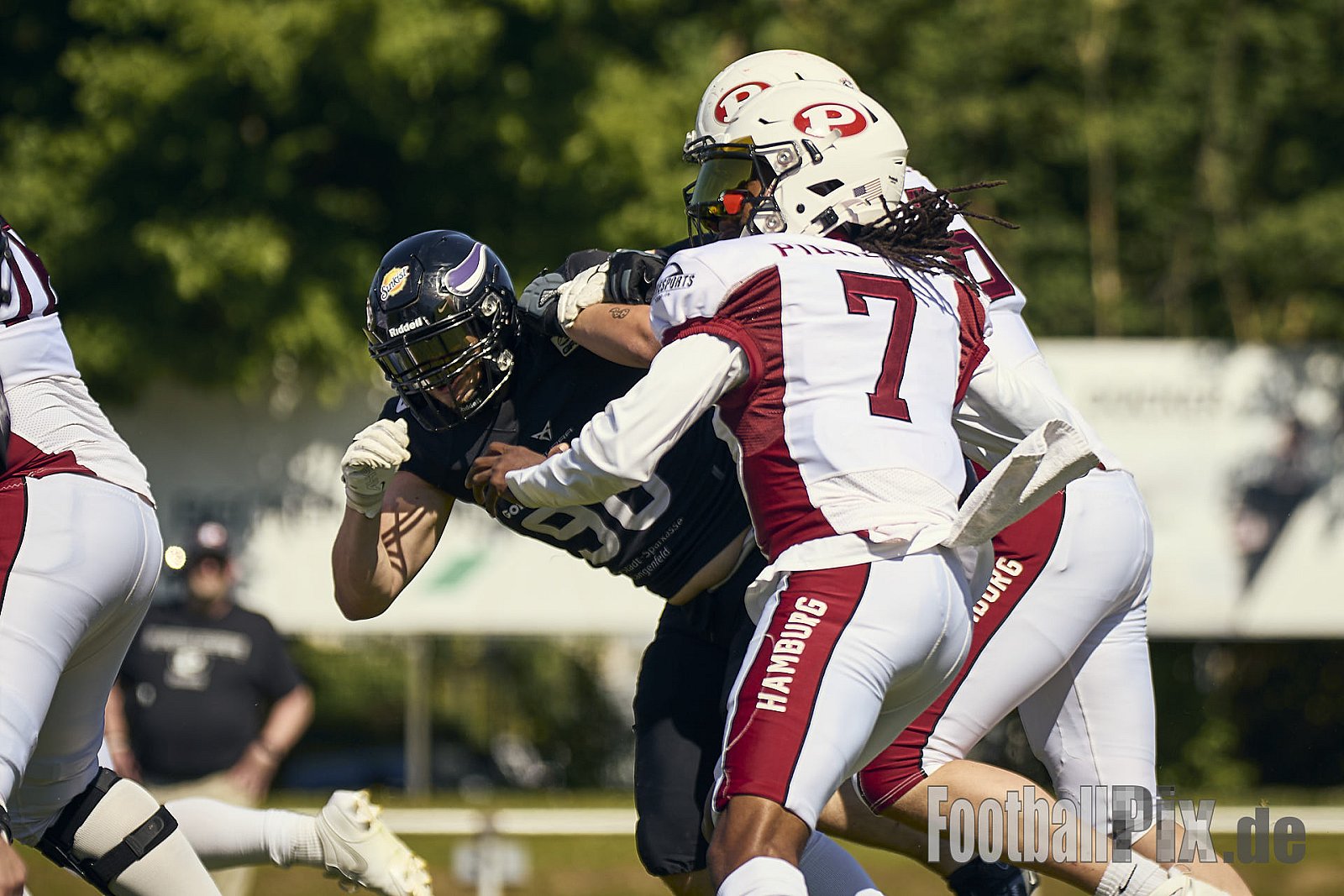 GFL 2 | Langenfeld Longhorns vs. Hamburg Pioneers | 10.05.2025 | Jahnstadion, Langenfeld | Punkte Endstand 35 : 10 | Bildnummer: 2025-05-10_0416 - LangenfeldLonghornsVsHamburgPioneers