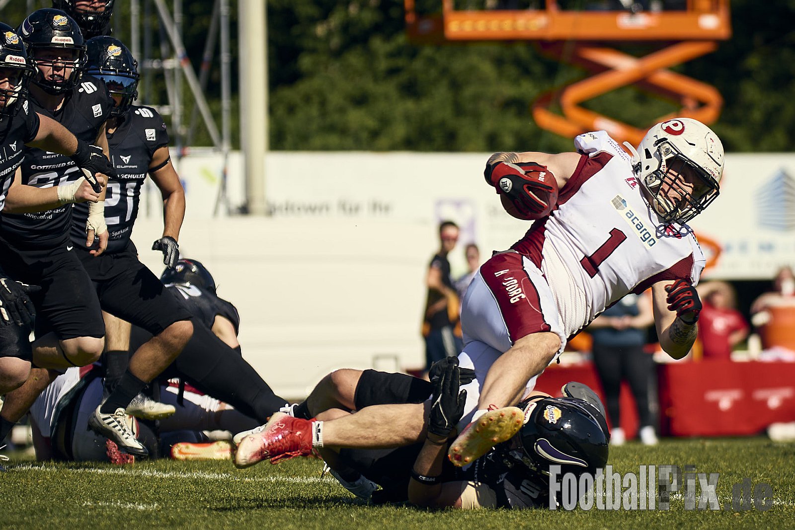 GFL 2 | Langenfeld Longhorns vs. Hamburg Pioneers | 10.05.2025 | Jahnstadion, Langenfeld | Punkte Endstand 35 : 10 | Bildnummer: 2025-05-10_0499 - LangenfeldLonghornsVsHamburgPioneers