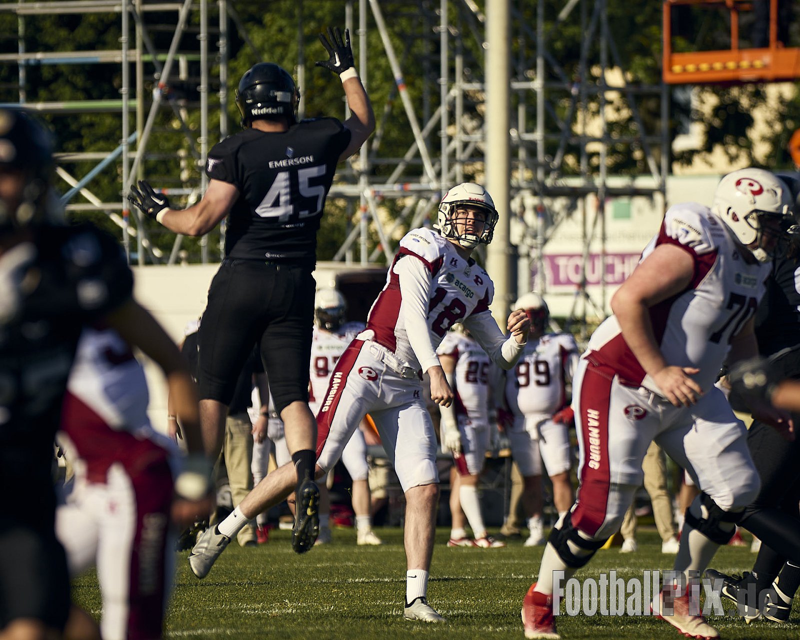 GFL 2 | Langenfeld Longhorns vs. Hamburg Pioneers | 10.05.2025 | Jahnstadion, Langenfeld | Punkte Endstand 35 : 10 | Bildnummer: 2025-05-10_0695 - LangenfeldLonghornsVsHamburgPioneers