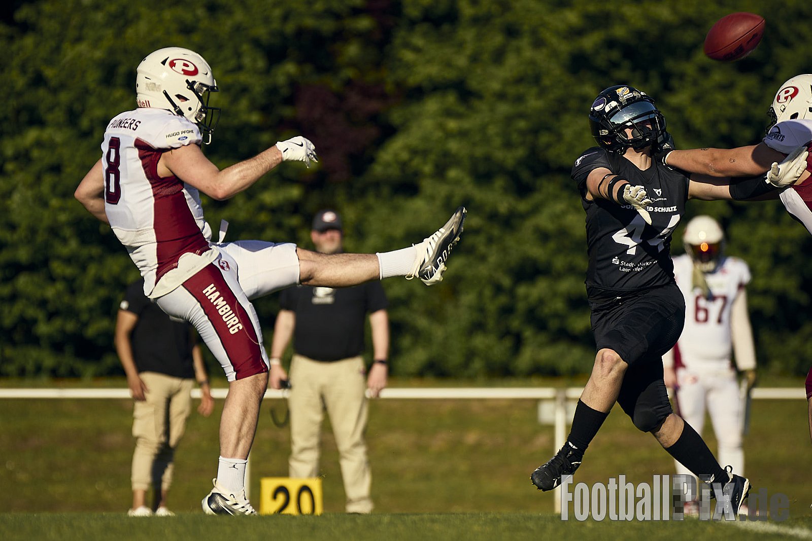 GFL 2 | Langenfeld Longhorns vs. Hamburg Pioneers | 10.05.2025 | Jahnstadion, Langenfeld | Punkte Endstand 35 : 10 | Bildnummer: 2025-05-10_0709 - LangenfeldLonghornsVsHamburgPioneers