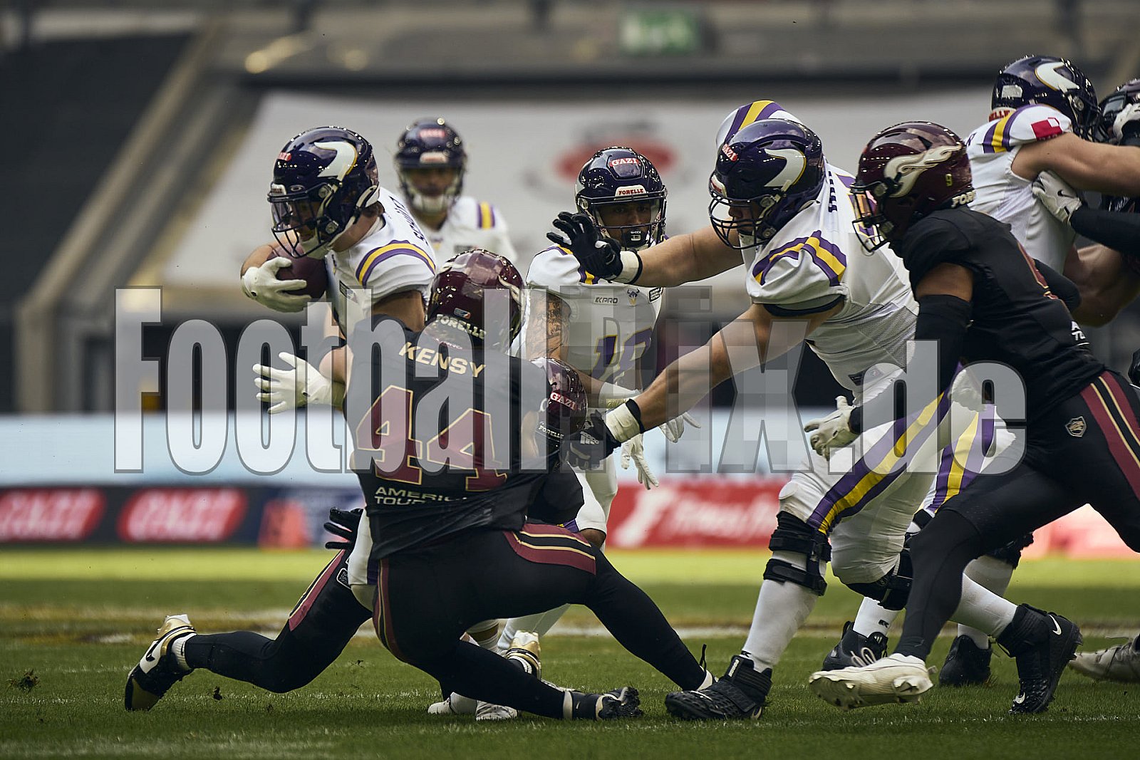 #4 Johannes Schütz, Running Back, Vienna Vikings | ELF | Vienna Vikings at Rhein Fire |  Punkte Endstand 21 : 08 | Merkur Spiel-Arena, Dusseldorf | 01.06.2025 | Bildnummer: 2025-06-01_0890 - ViennaVikingsAtRheinFire