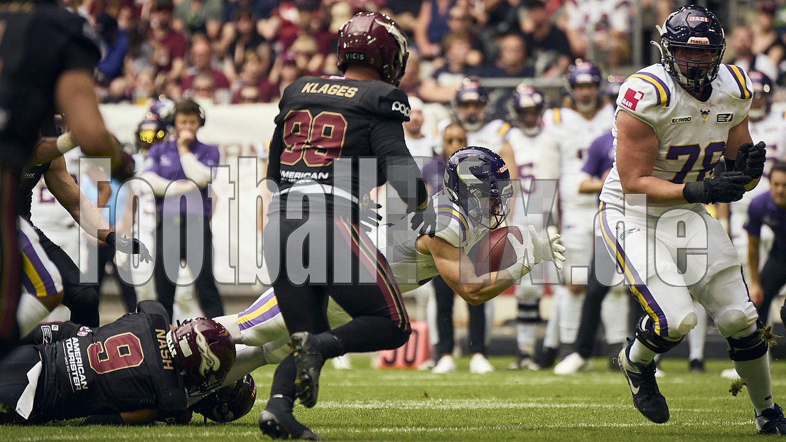 #4 Johannes Sch?tz, Running Back, Vienna Vikings | ELF | Vienna Vikings at Rhein Fire |  Punkte Endstand 21 : 08 | Merkur Spiel-Arena, Dusseldorf | 01.06.2025 | Bildnummer: 2025-06-01_0993 - ViennaVikingsAtRheinFire