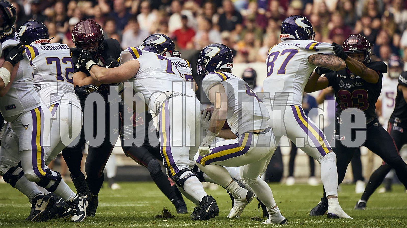 #4 Johannes Schütz, Running Back, Vienna Vikings | ELF | Vienna Vikings at Rhein Fire |  Punkte Endstand 21 : 08 | Merkur Spiel-Arena, Dusseldorf | 01.06.2025 | Bildnummer: 2025-06-01_1175 - ViennaVikingsAtRheinFire