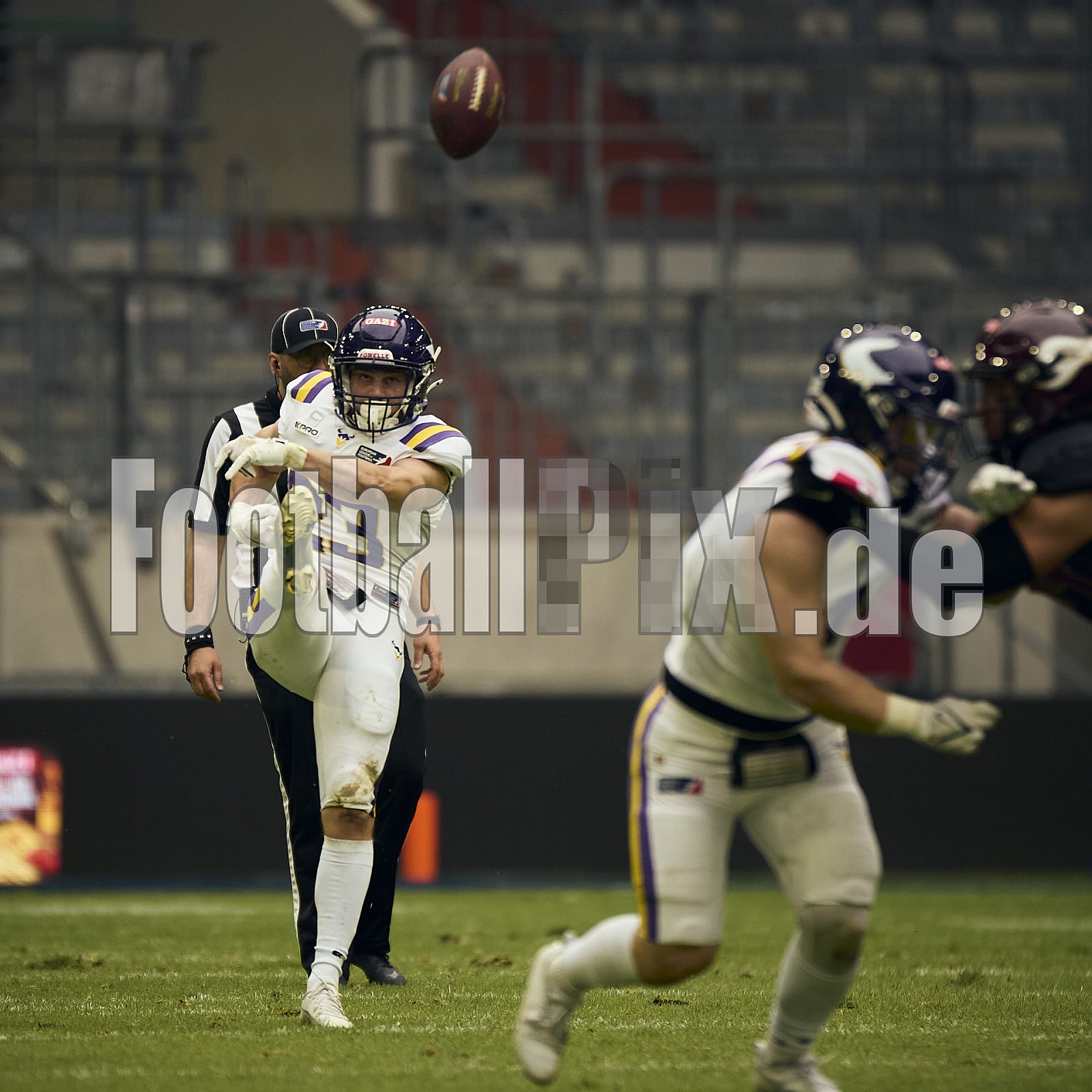 #3 Ben Holmes, Quarterback, Vienna Vikings | ELF | Vienna Vikings at Rhein Fire |  Punkte Endstand 21 : 08 | Merkur Spiel-Arena, Dusseldorf | 01.06.2025 | Bildnummer: 2025-06-01_1434 - ViennaVikingsAtRheinFire