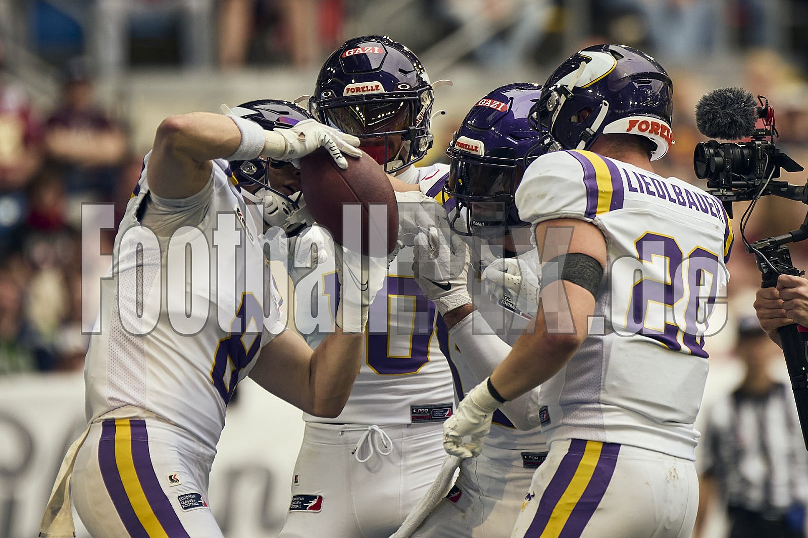 #8 Daniel Schwam, Wide Receiver, Vienna Vikings | ELF | Vienna Vikings at Rhein Fire |  Punkte Endstand 21 : 08 | Merkur Spiel-Arena, Dusseldorf | 01.06.2025 | Bildnummer: 2025-06-01_1494 - ViennaVikingsAtRheinFire