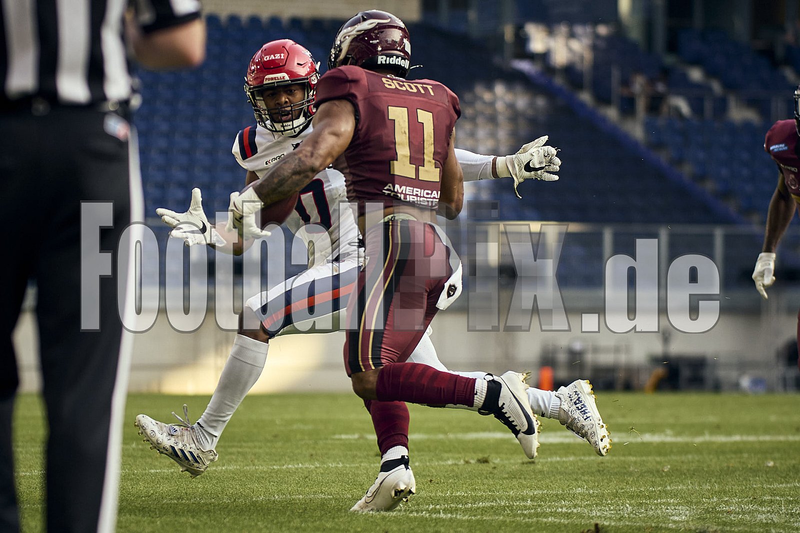 #0 Roedion Henrique, Cornerback, Hamburg Sea Devils | #11 Jonathan Scott, Fullback, Rhein Fire | ELF | Hamburg Sea Devils at Rhein Fire |  Punkte Endstand 0 : 43 | Schauinsland-Reisen-Arena, Duisburg | 14.06.2025 - HamburgSeaDevilsAtRheinFire