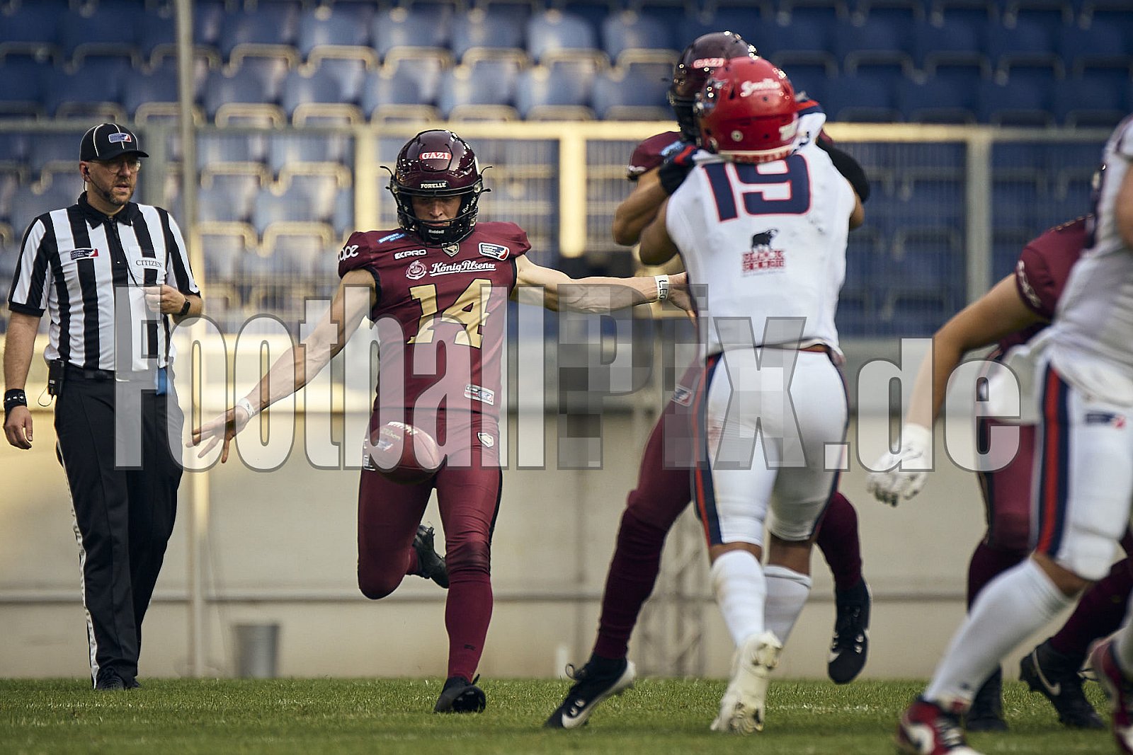 #14 Maximilian Eisenhut, Punter, Rhein Fire | ELF | Hamburg Sea Devils at Rhein Fire |  Punkte Endstand 0 : 43 | Schauinsland-Reisen-Arena, Duisburg | 14.06.2025 - HamburgSeaDevilsAtRheinFire