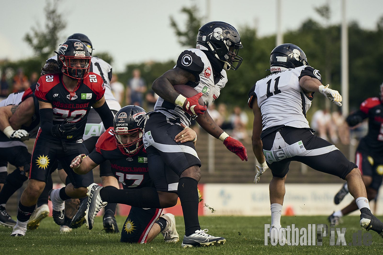 #17 Ennes Oberheitmann, Defense, Düsseldorf Panther | GFL | Düsseldorf Panther vs. Berlin Rebels |  Punkte Endstand 14 : 21 | Stadion Benrath, Dusseldorf | 15.06.2025
Job ID: 2025-06-15_0736 - DPantherVsBerlinRebels