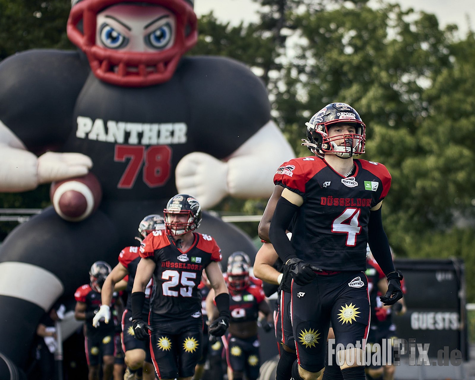 #4 Fabian Klein, Defense, Düsseldorf Panther | GFL | Düsseldorf Panther vs. Pforzheim Wilddogs |  Punkte Endstand 14 : 07 | Stadion Benrath, Düsseldorf | 28.06.2025 | Job ID: 2025-06-28_0046 - DPantherVsPforzheimWilddogs