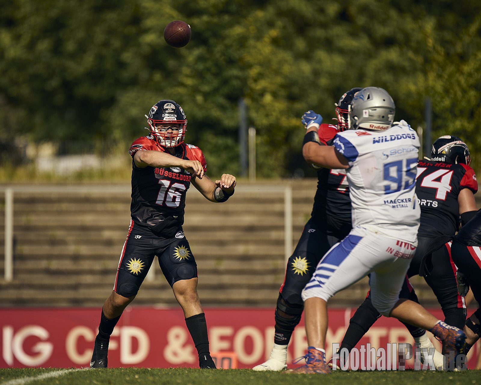 #16 Cole James Stenstrom, Offense, Düsseldorf Panther | GFL | Düsseldorf Panther vs. Pforzheim Wilddogs |  Punkte Endstand 14 : 07 | Stadion Benrath, Düsseldorf | 28.06.2025 | Job ID: 2025-06-28_0778 - DPantherVsPforzheimWilddogs