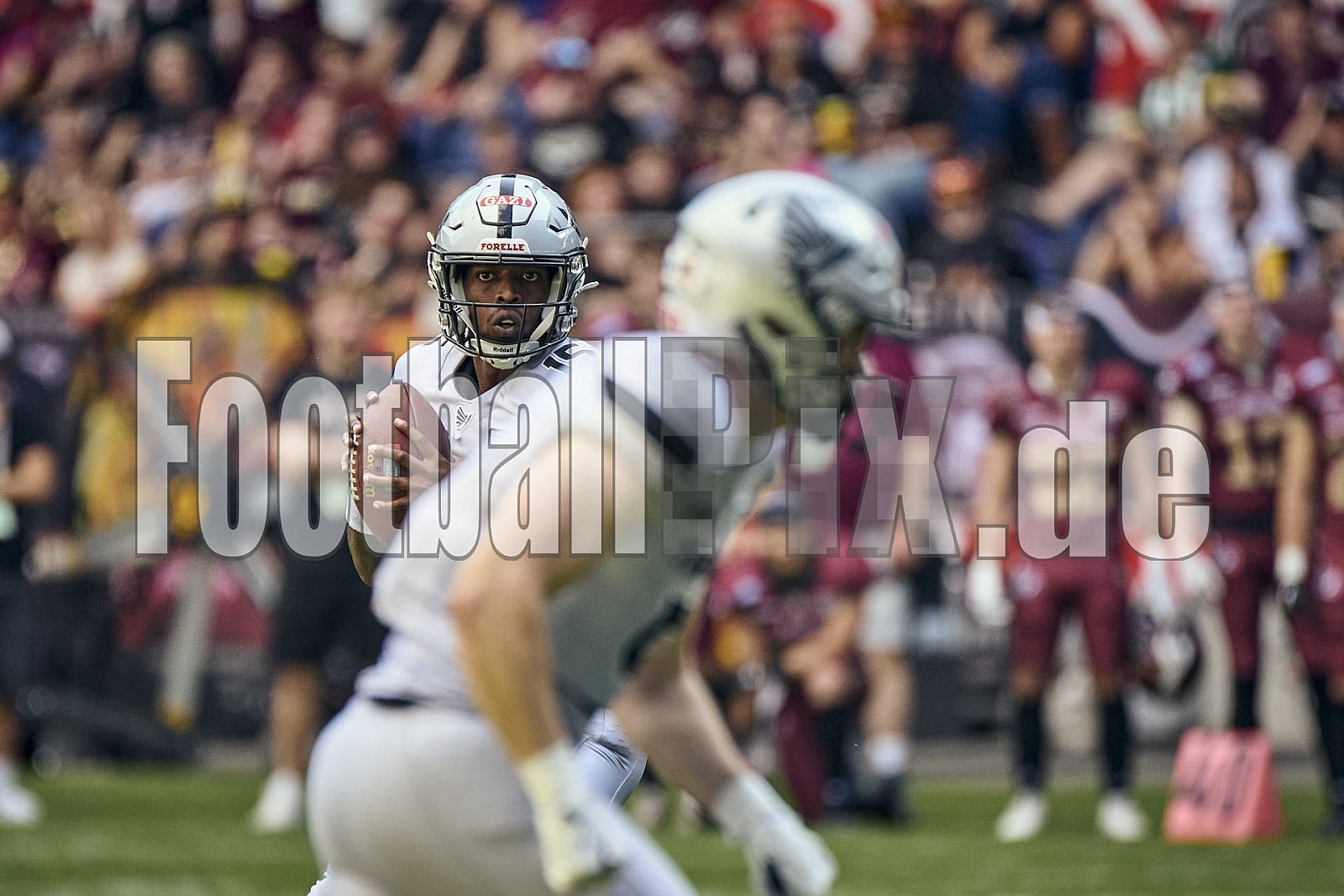 #15 N'Kosi Perry, Quarterback, Raiders Tirol | ELF | Raiders Tirol at Rhein Fire |  Punkte Endstand 24 : 34 | Schauinsland-Reisen-Arena, Duisburg | 10.08.2025 - RaidersTirolAtRheinFire