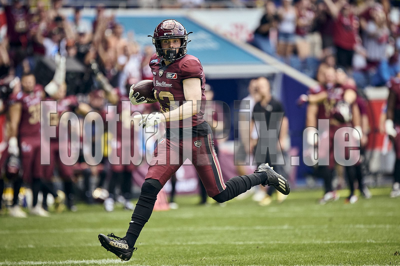 #13 Jannik Loercks, Wide Receiver, Rhein Fire | ELF | Raiders Tirol at Rhein Fire |  Punkte Endstand 24 : 34 | Schauinsland-Reisen-Arena, Duisburg | 10.08.2025 - RaidersTirolAtRheinFire