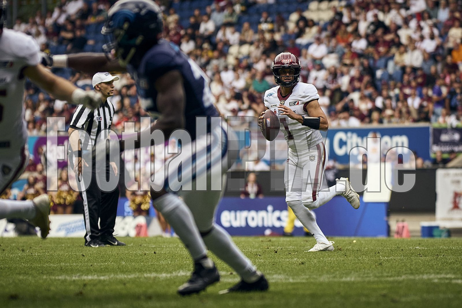 #1 Chad Jeffries, Quarterback, Rhein Fire | ELF | Nordic Storm at Rhein Fire |  Punkte Endstand 19 : 27 | Schauinsland-Reisen-Arena, Duisburg | 17.08.2025 - NordicStormAtRheinFire